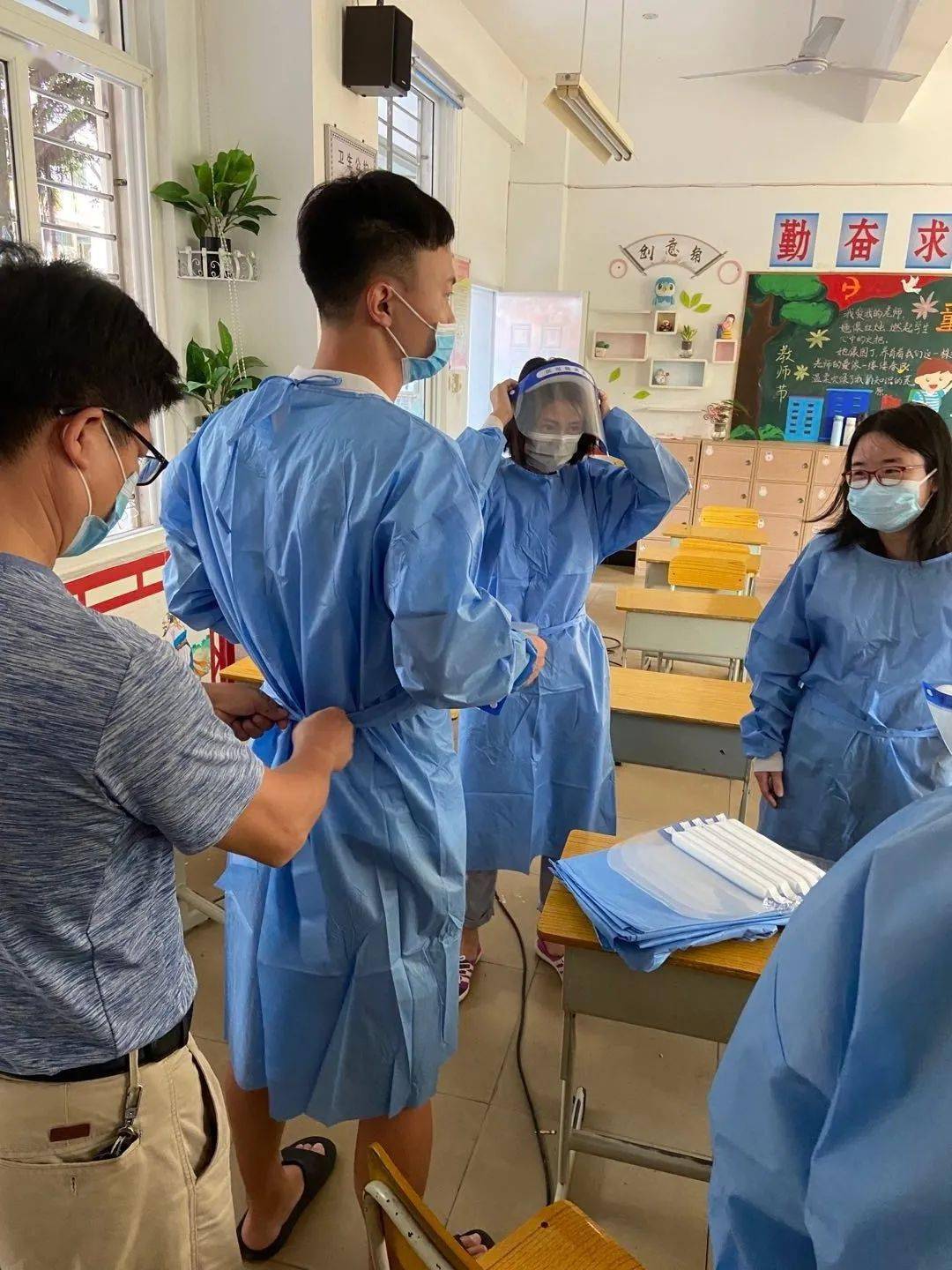 河南一感染者曾排队两小时做核酸.南京小学教师-第2张图片